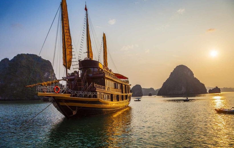 4D3N HANOI + HALONG BAY (OVERNIGHT ON CRUISE) (SEAT IN COACH) (BUY 3 FREE 1)