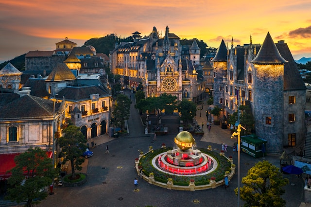 5D4N DANANG CITY (4 NIGHTS) + HOI AN ANCIENT TOWN + SUNWORLD BANA HILLS + HUE CITY (DAY TRIP) - BUY 3 FREE 1