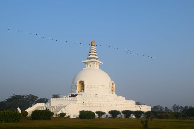 stupa bouddha birds sky green 4077955